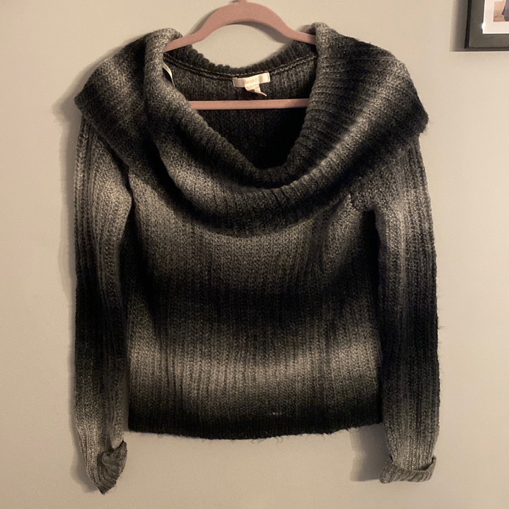 ⭐️ 2/$10 - Forever 21 sweater